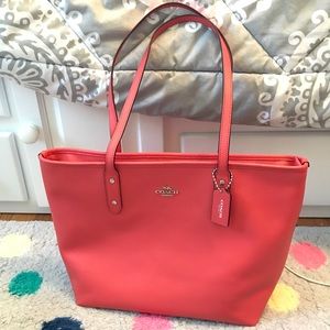 Coach City Zip Tote NWT